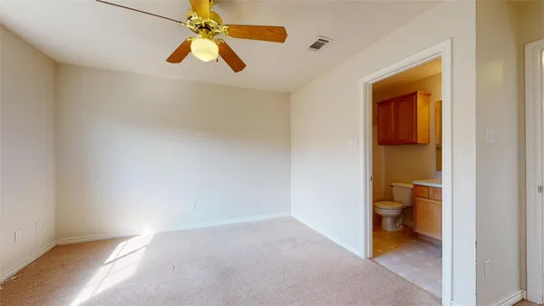 a very nice looking room with a ceiling fan
