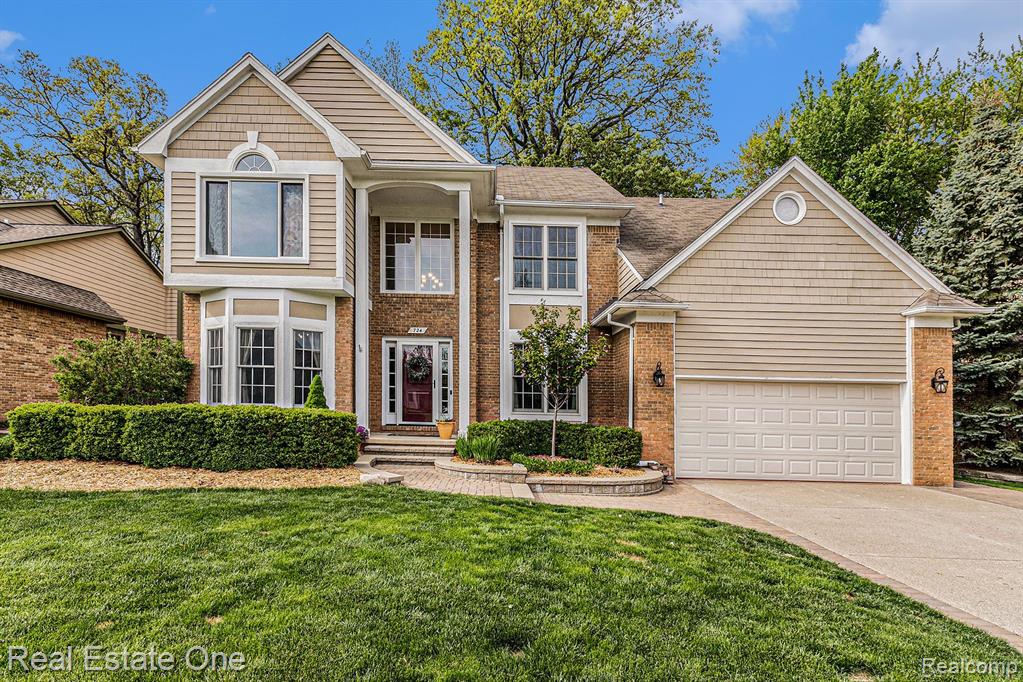 724 Woodfield Way Rochester Hills, MI 48307 - Photo 1 of 27