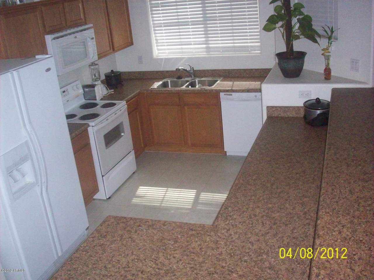 8114 West Groom Creek Road Phoenix, AZ 85043 - Photo 2 of 6 Kitchen