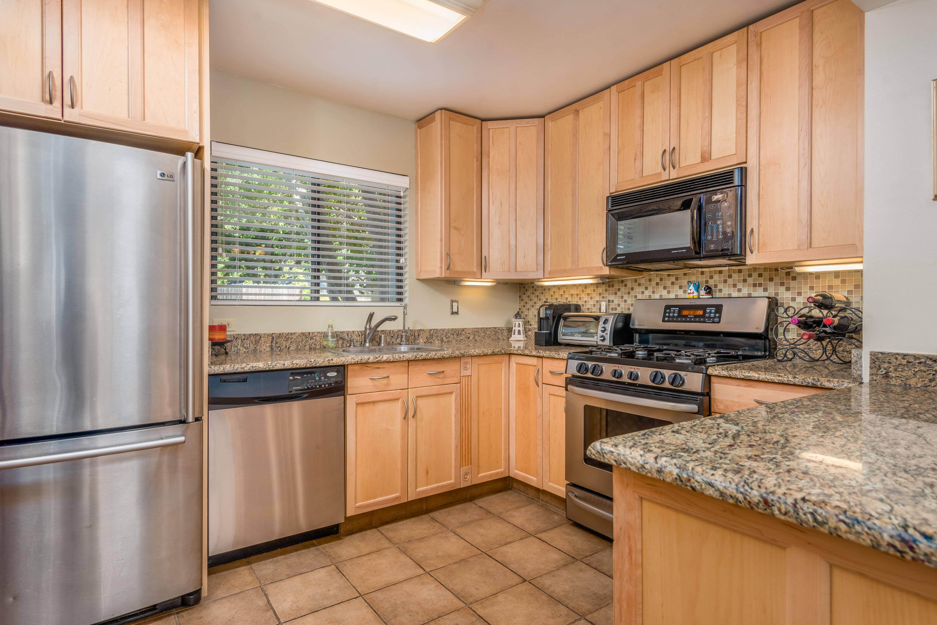 1231 Stonecreek Road, Unit D Santa Barbara, CA 93105 - Photo 6 of 18 008_08-Kitchen
