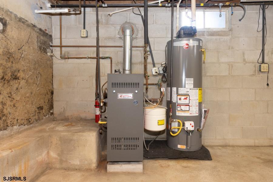 30 South Old Tuckahoe Road Marmora, NJ 08223 - Photo 35 of 35 a bathroom with a mirror
