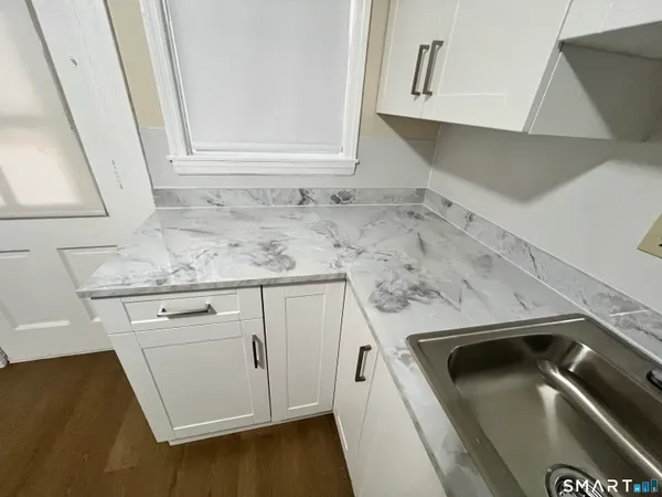 $1,750 | 17 Park Place, Unit 2, Naugatuck, CT 06770