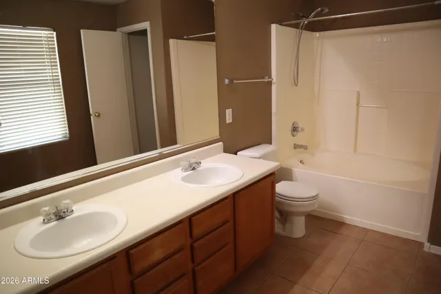 $2,800 | 3281 South Martingale Road, Gilbert, AZ 85297