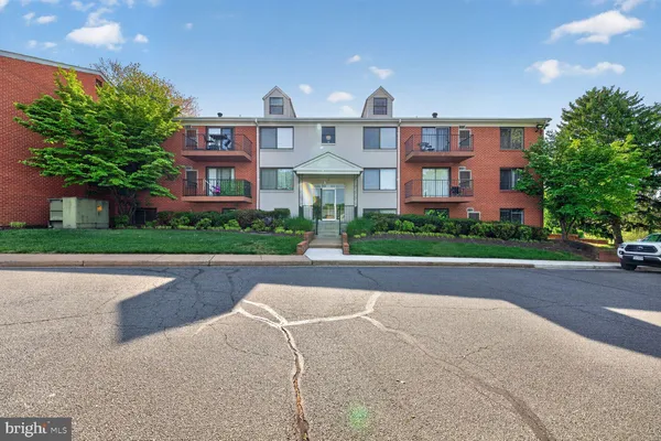 $250,000 | 125 Clubhouse Drive Southwest, Unit 1, Leesburg, VA 20175