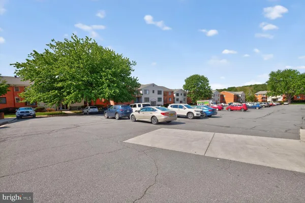 $250,000 | 125 Clubhouse Drive Southwest, Unit 1, Leesburg, VA 20175