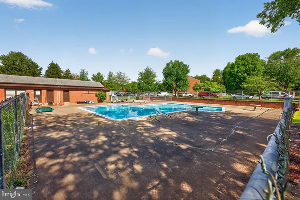 $250,000 | 125 Clubhouse Drive Southwest, Unit 1, Leesburg, VA 20175