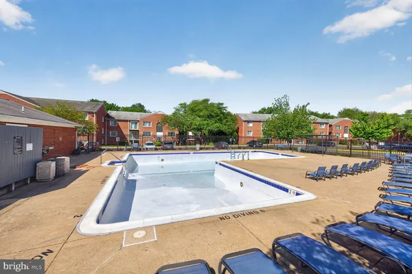 $250,000 | 125 Clubhouse Drive Southwest, Unit 1, Leesburg, VA 20175