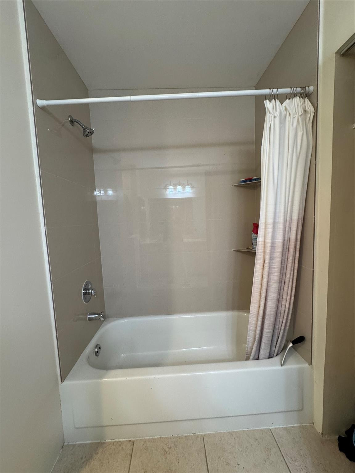 956 Mockingbird Lane, Unit 506 Plantation, FL 33324 - Photo 23 of 36 soaker tub with shower