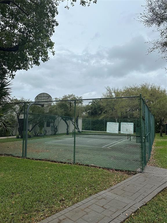 956 Mockingbird Lane, Unit 506 Plantation, FL 33324 - Photo 29 of 36 Courts