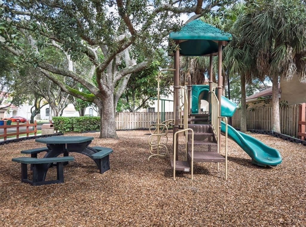 956 Mockingbird Lane, Unit 506 Plantation, FL 33324 - Photo 36 of 36 Playground