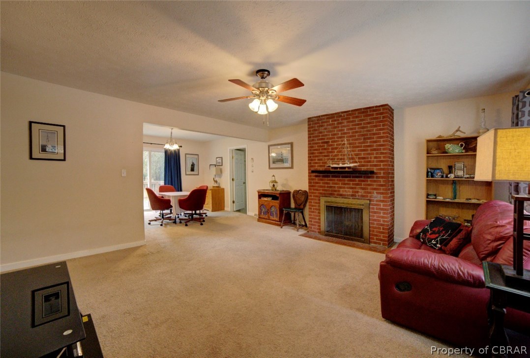 1675 Azalea Point Road Gloucester Point, VA 23062 - Photo 3 of 24 Living Room