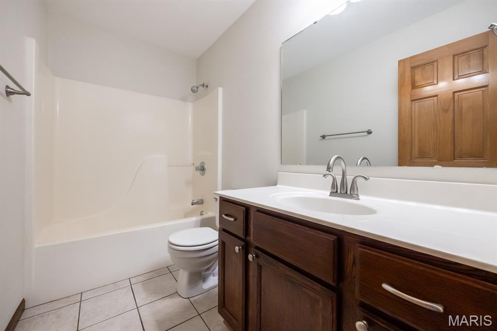 916 Crosswinds Drive Belleville, IL 62221 - Photo 17 of 31