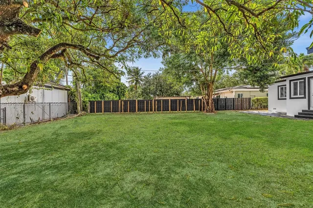 a view of a house with backyard and porch
