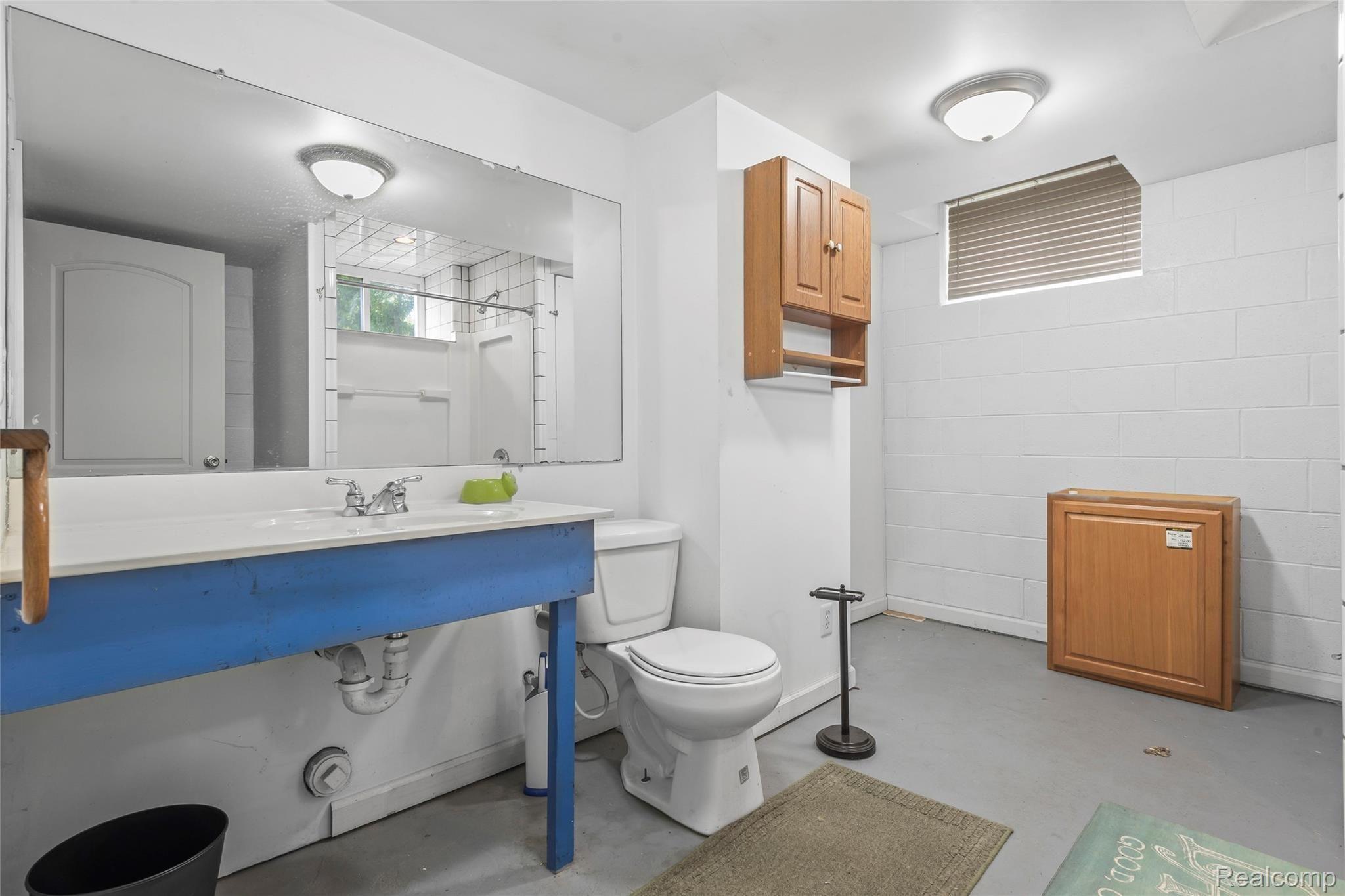 2976 Melvin Avenue Rochester, MI 48307 - Photo 22 of 32 23 - Basement Full Bathroom.jpg
