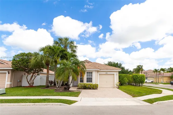 $3,400 | 11811 Southwest 8th Street, Pembroke Pines, FL 33025