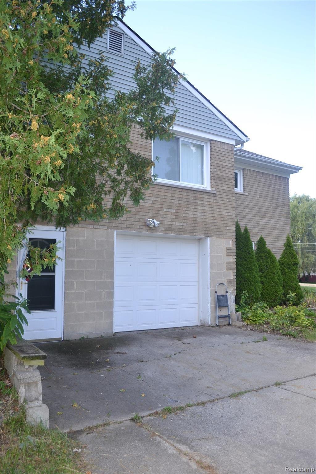 731 Academy Road Holly, MI 48442 - Photo 4 of 19 DSC_0989.JPG