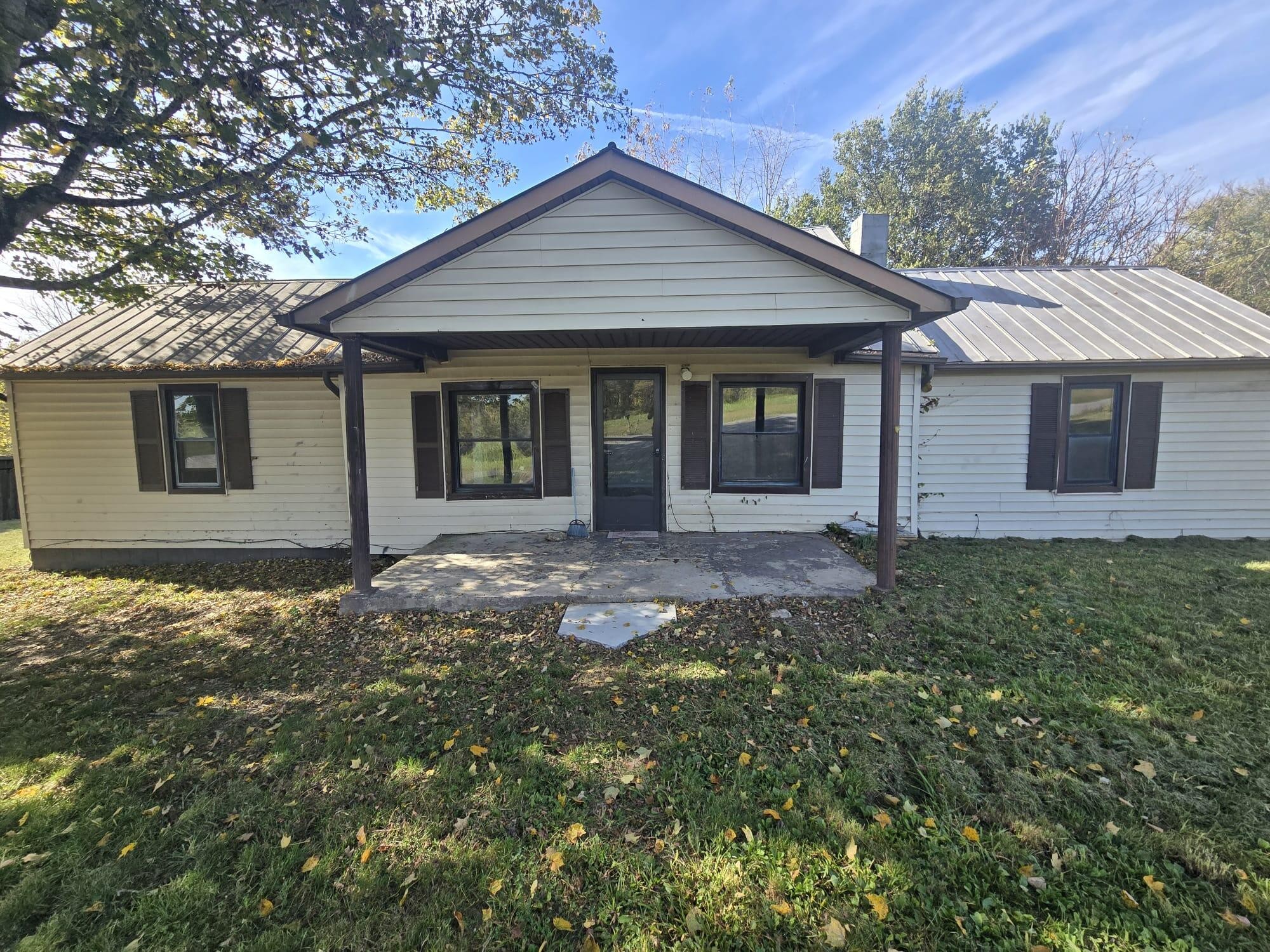 1596 Volunteer Road Rutledge, TN 37861 - Photo 16 of 25 front view of a house with a garden