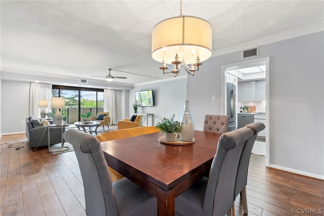 Dining room.