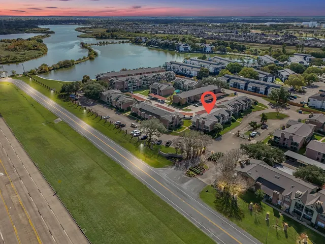 $1,095 | 18800 Egret Bay Boulevard, Unit 804, Webster, TX 77058