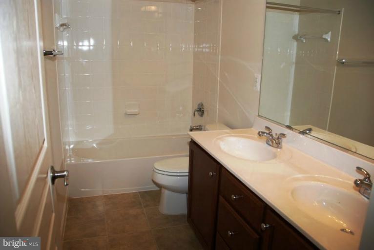 3453 Kemper Road Arlington, VA 22206 - Photo 11 of 17 Bath