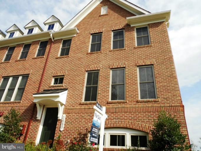 3453 Kemper Road Arlington, VA 22206 - Photo 17 of 17 Exterior (Front)