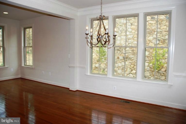 3453 Kemper Road Arlington, VA 22206 - Photo 5 of 17 Interior (General)