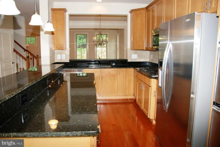 3453 Kemper Road Arlington, VA 22206 - Photo 6 of 17 Kitchen