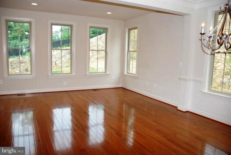 3453 Kemper Road Arlington, VA 22206 - Photo 8 of 17 Interior (General)