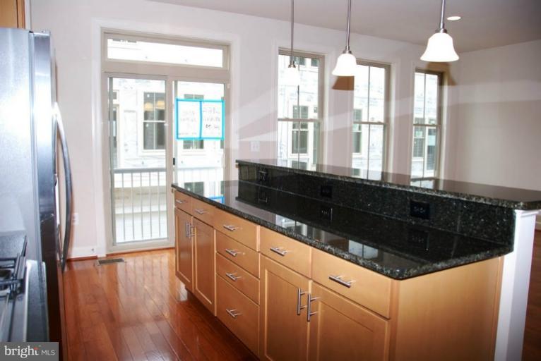 3453 Kemper Road Arlington, VA 22206 - Photo 10 of 17 Kitchen