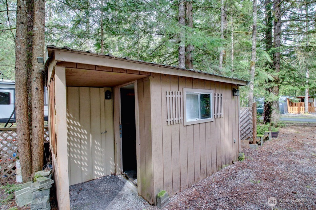 61 Christmas Tree Circle Maple Falls, WA 98266 - Photo 5 of 34 a backyard of a house