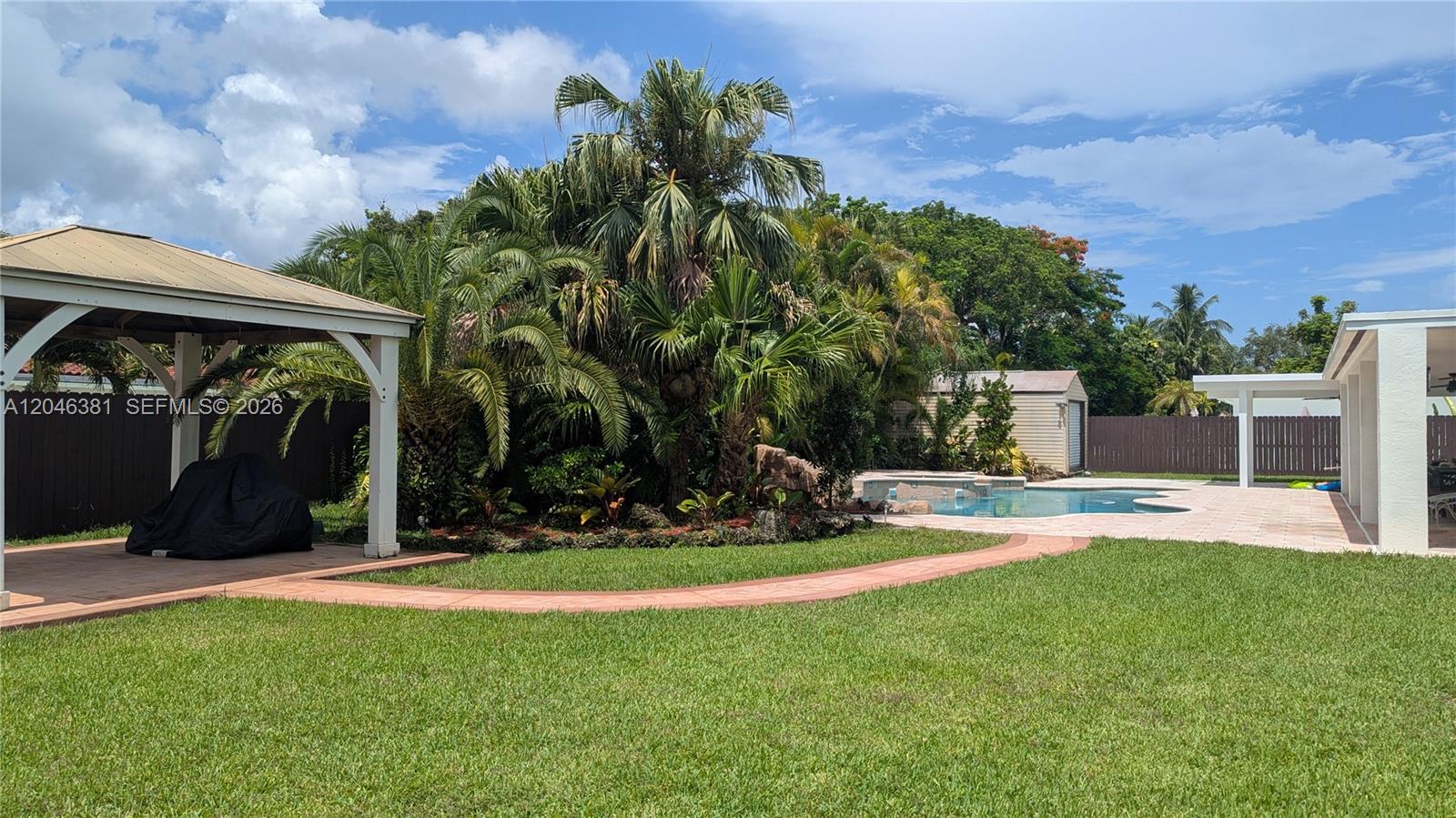 10442 Southwest 114th Street Miami, FL 33176 - Photo 9 of 48 Back yard looking west