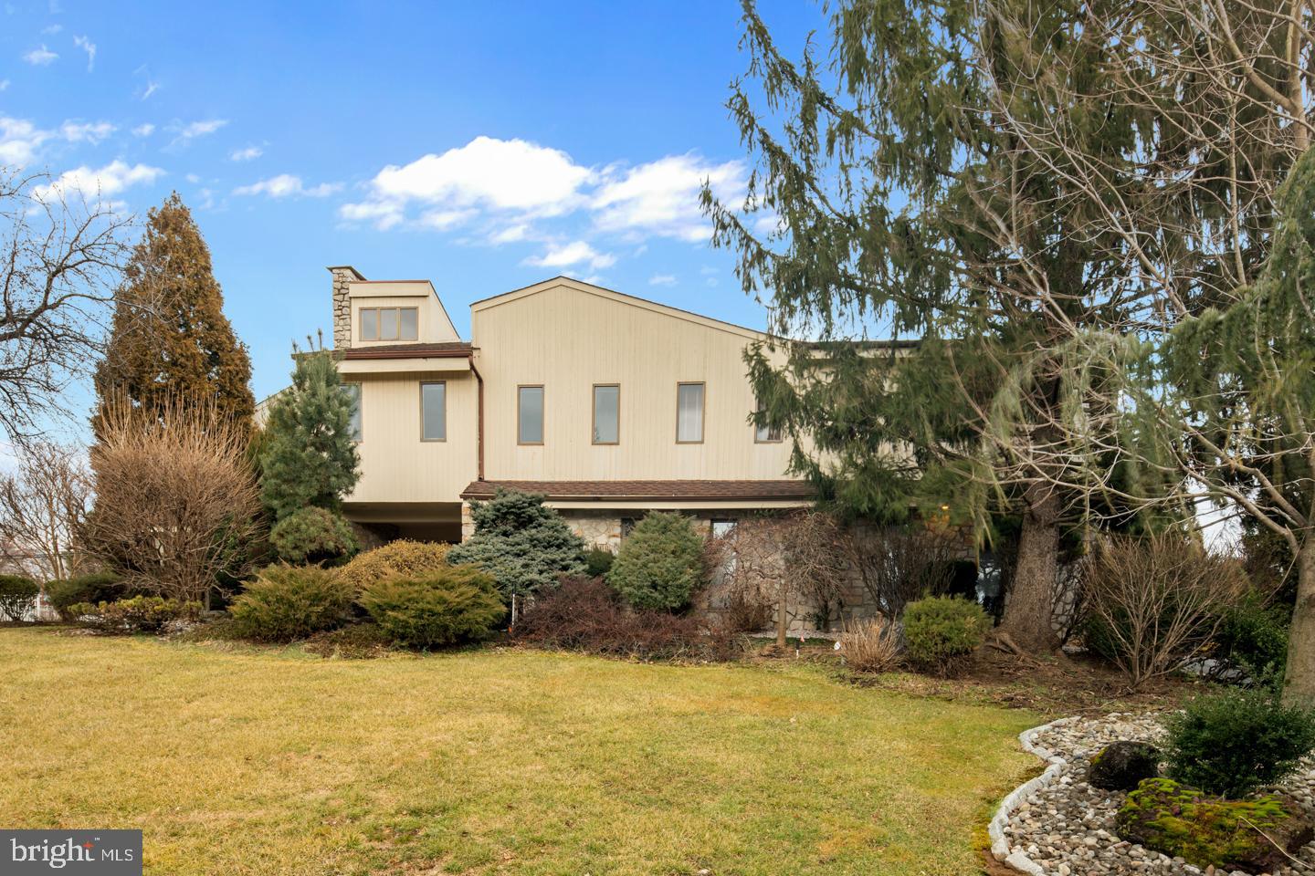 481 Philip Road Huntingdon Valley, PA 19006 - Photo 2 of 37 Gallery Image 2