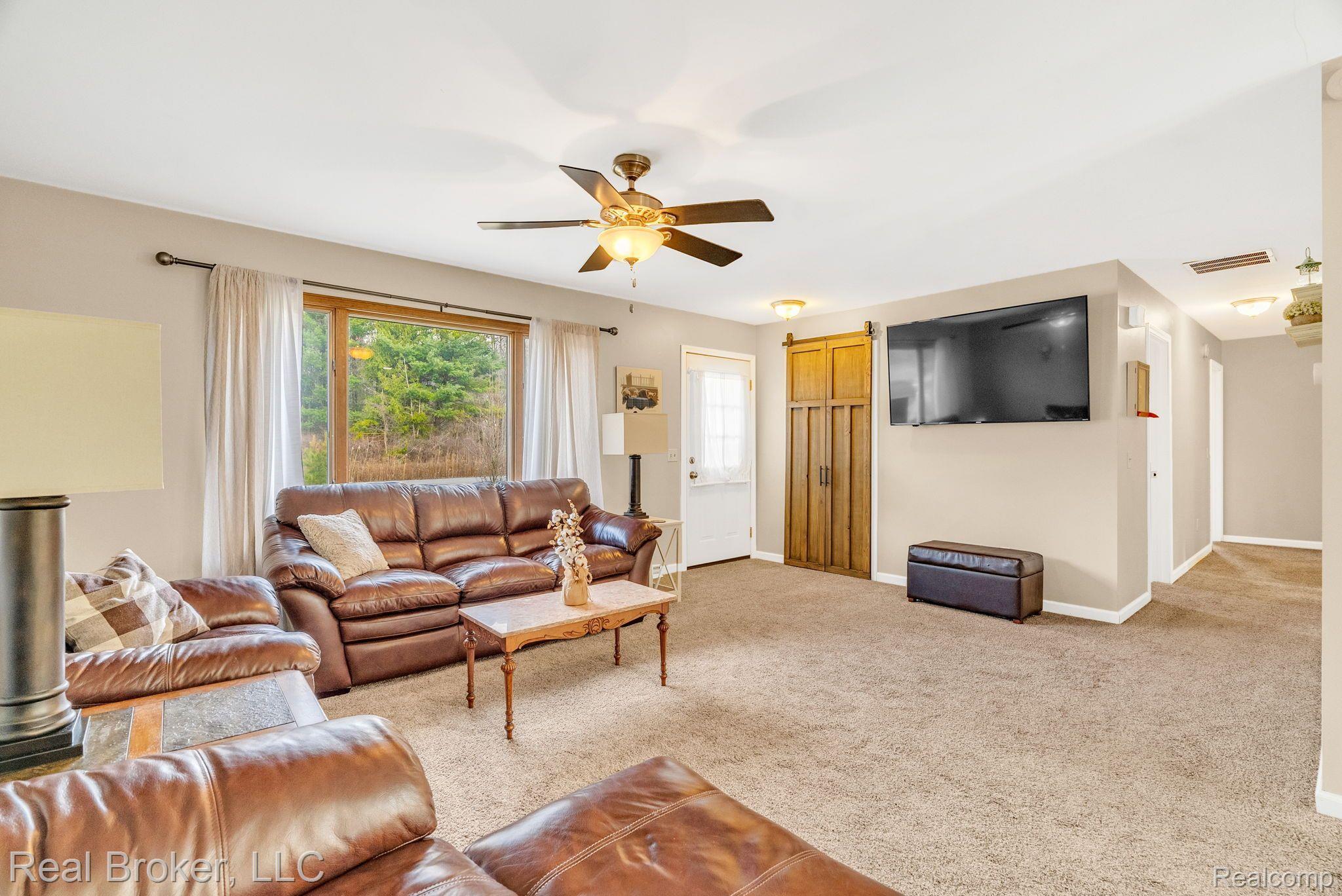7021 Yager Road St. Clair, MI 48079 - Photo 10 of 45 Gallery Image 10