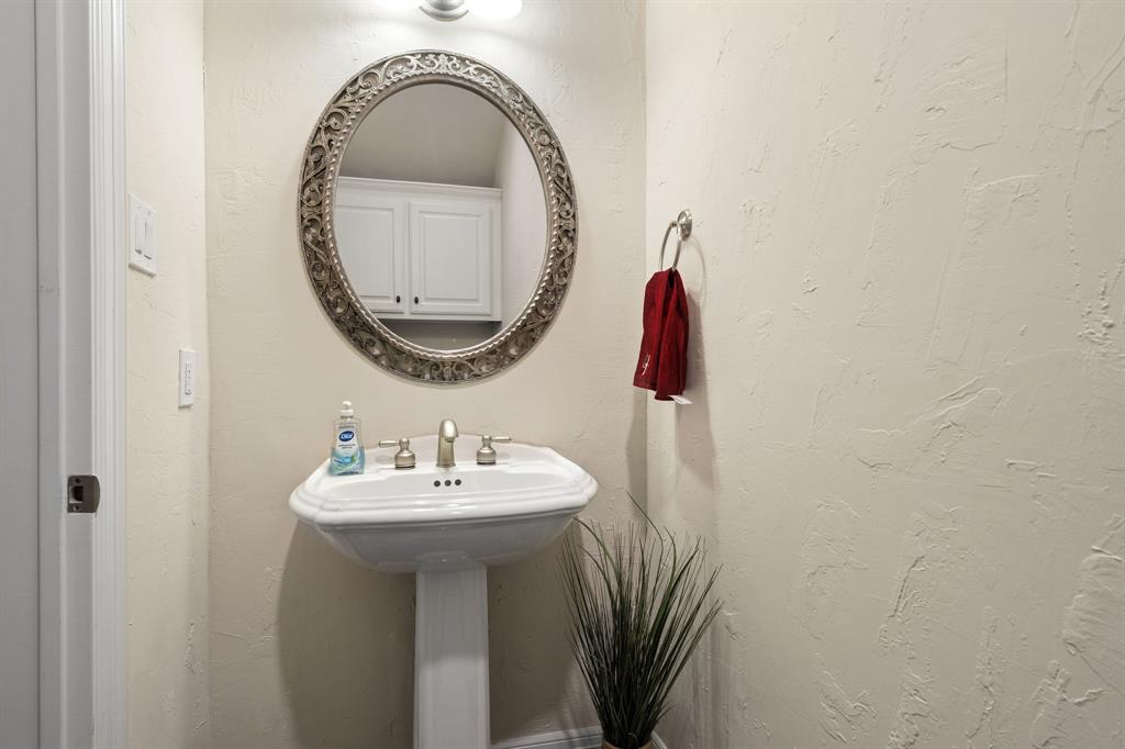 8444 Library Street Frisco, TX 75034 - Photo 7 of 36 a bathroom with a sink and a mirror
