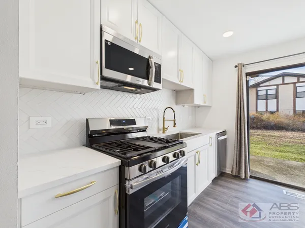 $160,000 | 4116 192nd Court, Unit 211, Country Club Hills, IL 60478