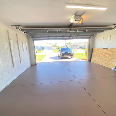 a view of livingroom with furniture