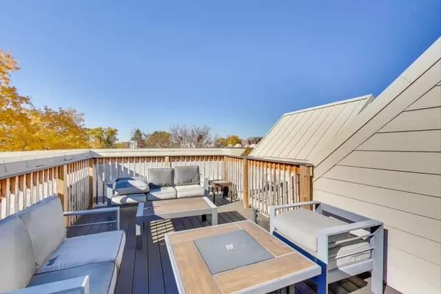 $449,000 | 125 North Rose Street, Unit E, Palatine, IL 60067