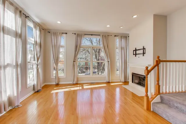 $449,000 | 125 North Rose Street, Unit E, Palatine, IL 60067