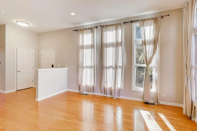 $449,000 | 125 North Rose Street, Unit E, Palatine, IL 60067