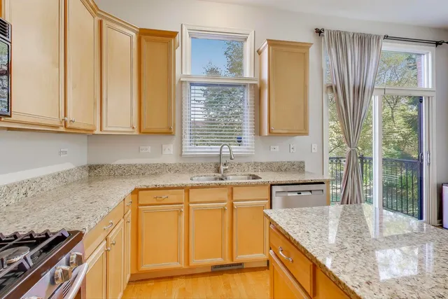 $449,000 | 125 North Rose Street, Unit E, Palatine, IL 60067