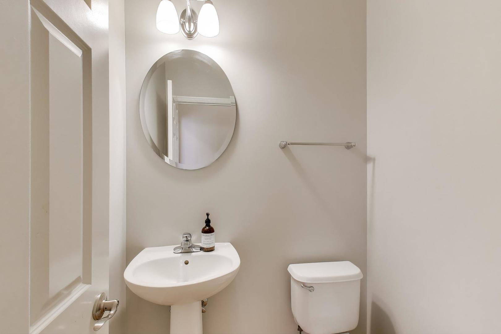 125 North Rose Street, Unit E Palatine, IL 60067 - Photo 10 of 28 a bathroom with a toilet sink and mirror
