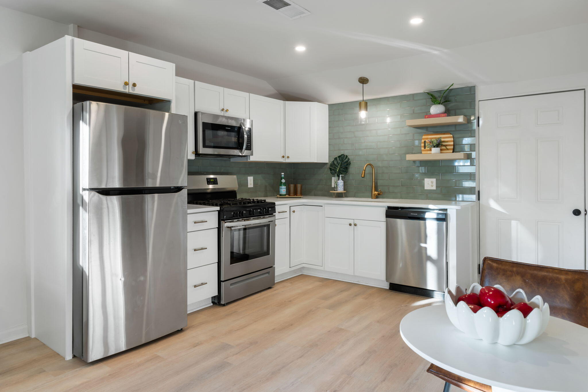 4230 South Rhett Avenue North Charleston, SC 29405 - Photo 9 of 18 10-web-or-mls-4230 S Rhett Ave- Coastal