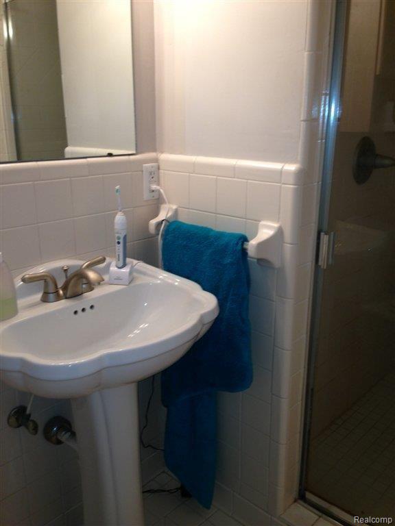 338 South Cranbrook Road Bloomfield Hills, MI 48301 - Photo 15 of 32 Master Bath