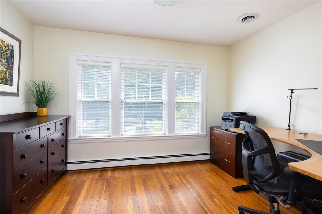 1865 Beacon Street Newton, MA 02468 - Photo 11 of 19