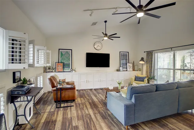 $399,000 | 816 Ruthven Street, Houston, TX 77019