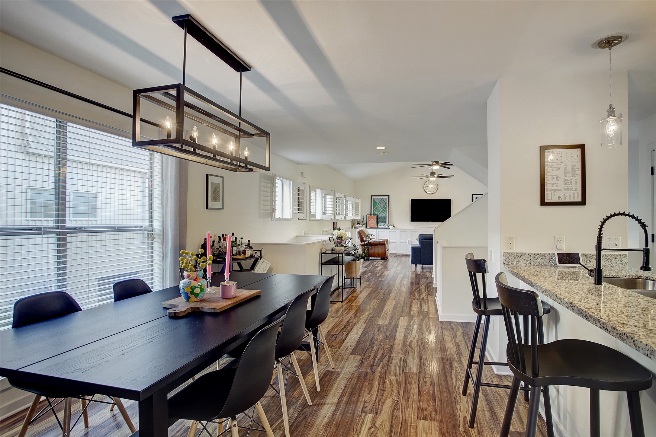 816 Ruthven Street Houston, TX 77019 - Photo 17 of 39 This inviting open-concept space seamlessly connects the dining and living areas, perfect for effortless entertaining and comfortable living.