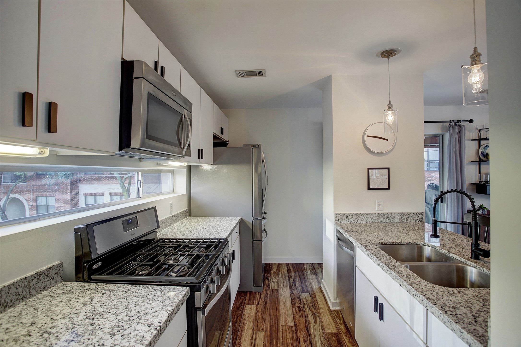 816 Ruthven Street Houston, TX 77019 - Photo 19 of 39 Discover a spacious kitchen boasting sleek granite countertops, modern appliances, and a warm, inviting atmosphere perfect for culinary adventures.