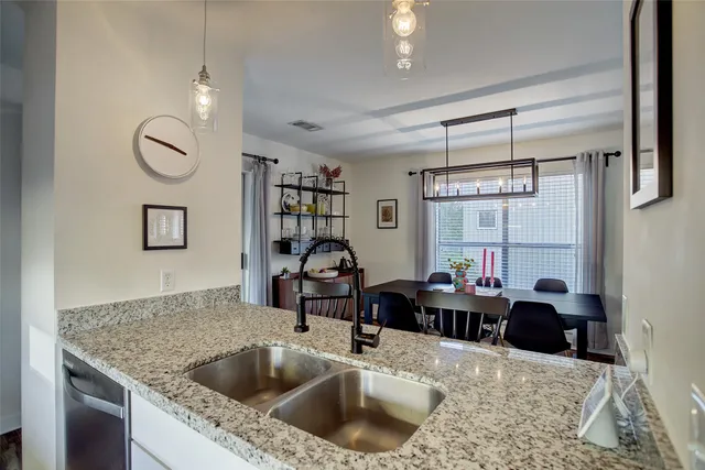 $399,000 | 816 Ruthven Street, Houston, TX 77019