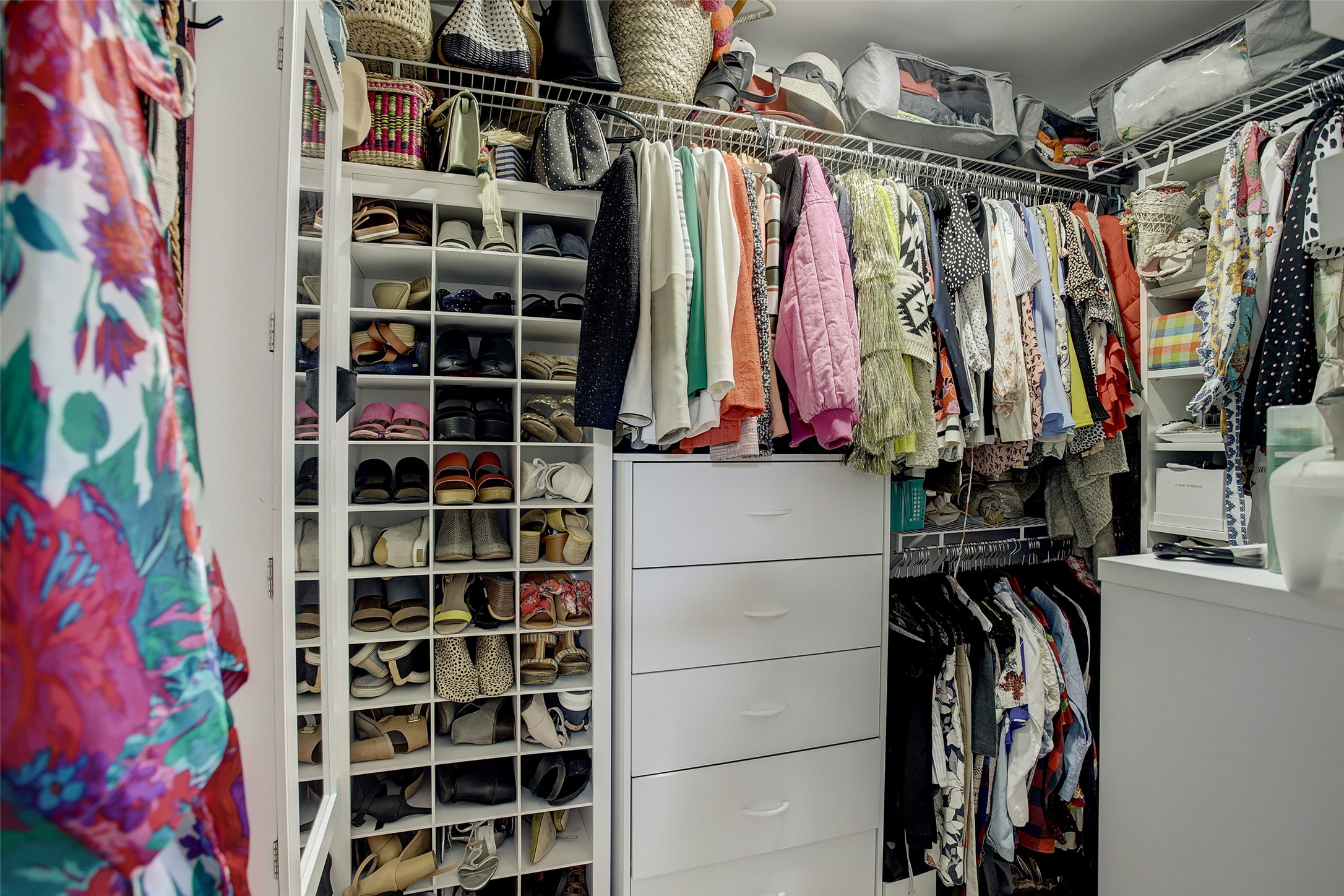816 Ruthven Street Houston, TX 77019 - Photo 28 of 39 2nd large primary walk-in closet.