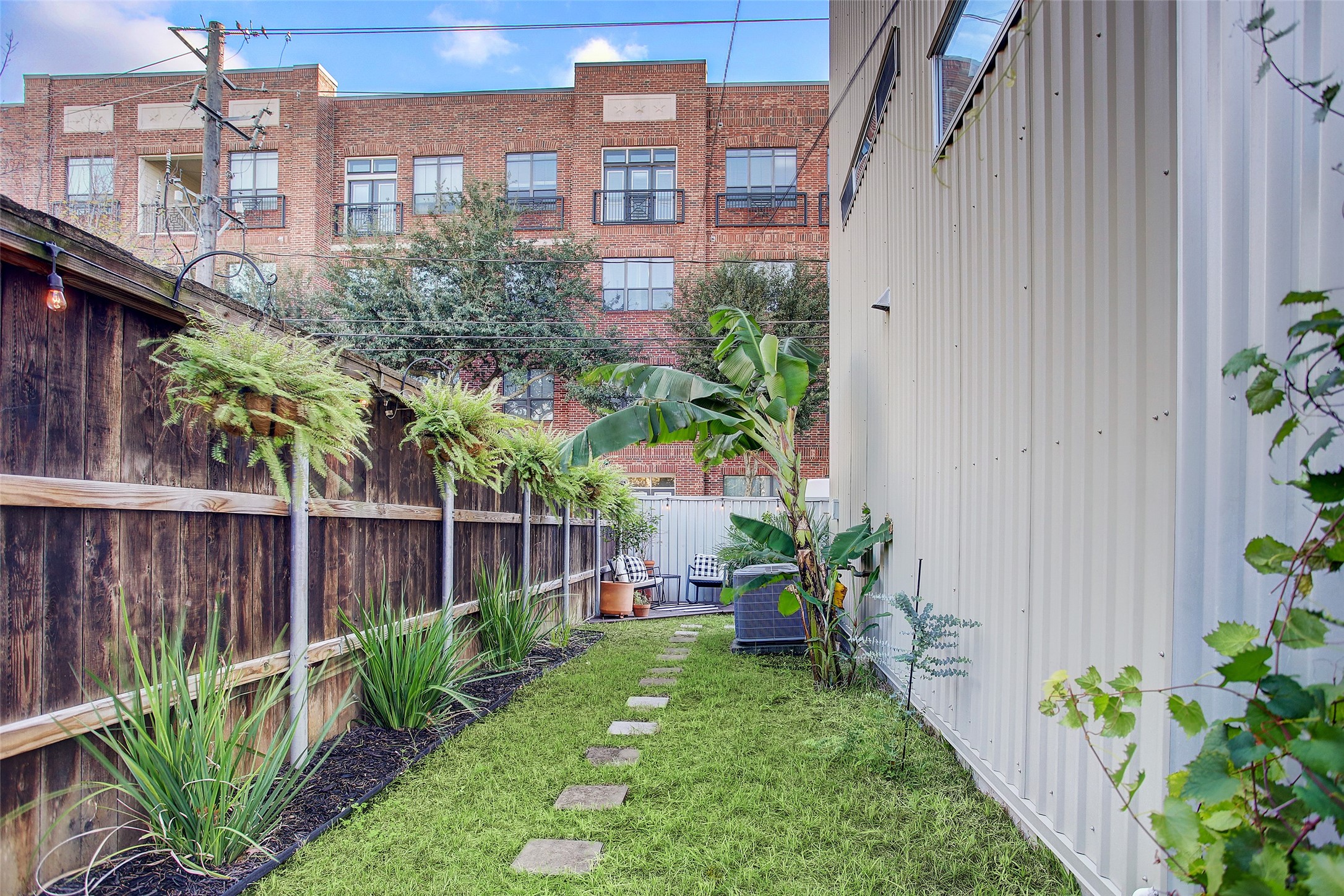 816 Ruthven Street Houston, TX 77019 - Photo 32 of 39 Large back yard.